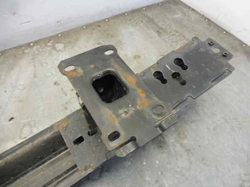 Recambio de refuerzo paragolpes delantero para land rover discovery v6 td s referencia OEM IAM LR015274  