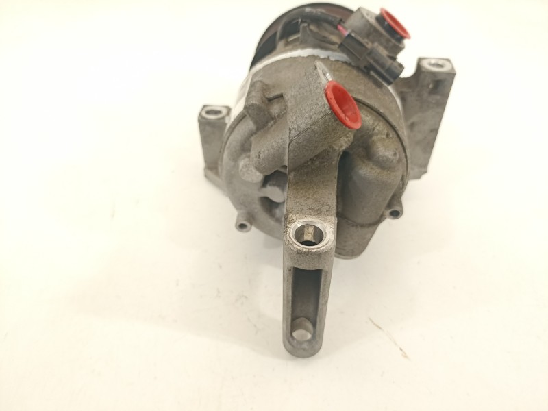 Recambio de compresor aire acondicionado para renault twingo iii intens referencia OEM IAM A4538307000  