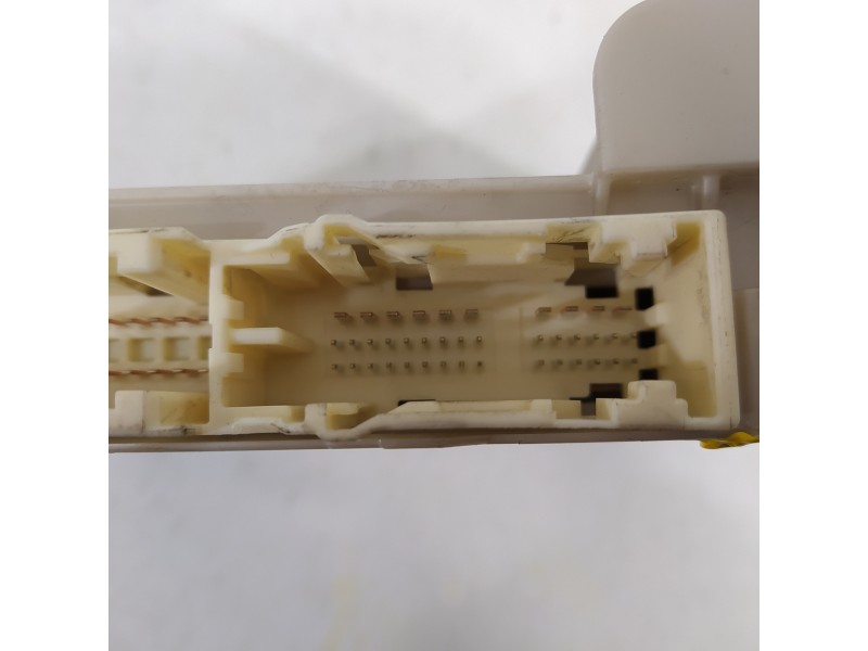 Recambio de caja reles / fusibles para lexus rx 450h referencia OEM IAM 8273048J20  