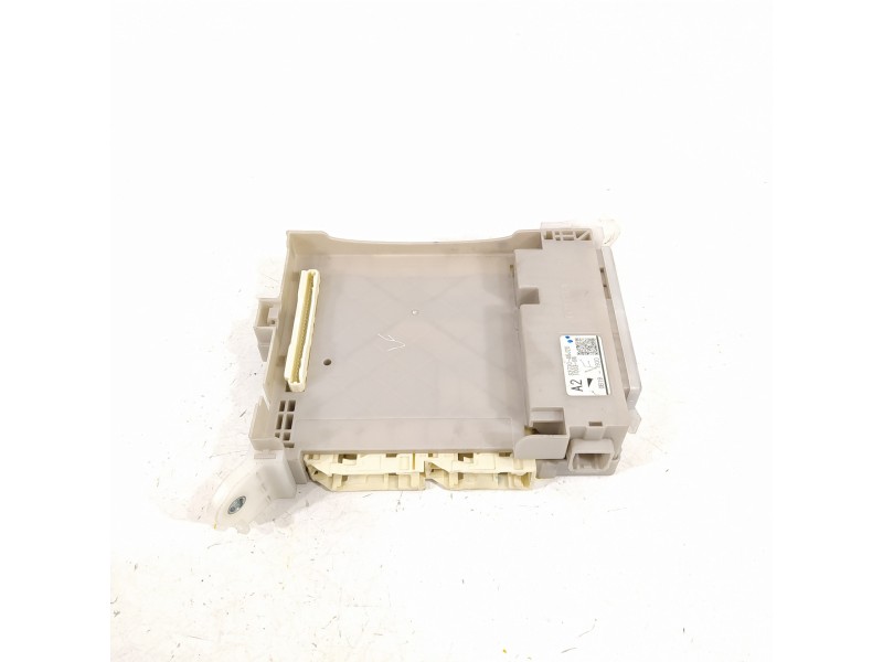 Recambio de caja reles / fusibles para lexus rx 450h referencia OEM IAM 8273048J20  