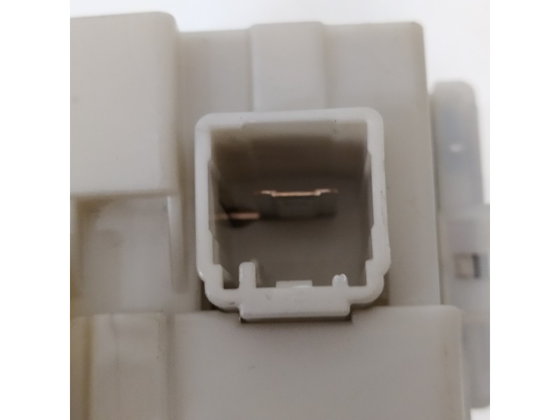 Recambio de caja reles / fusibles para lexus rx 450h referencia OEM IAM 8273048J20  