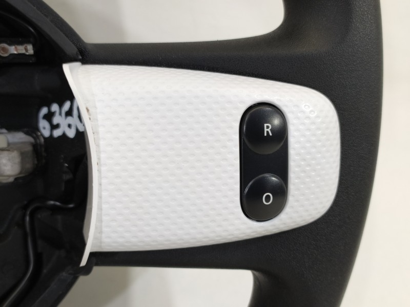 Recambio de volante para renault twingo iii intens referencia OEM IAM 484004149R  