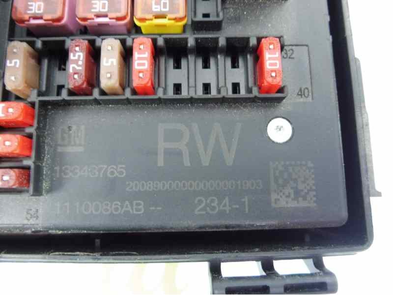 Recambio de caja reles / fusibles para opel astra j lim. enjoy referencia OEM IAM 13343765RW  