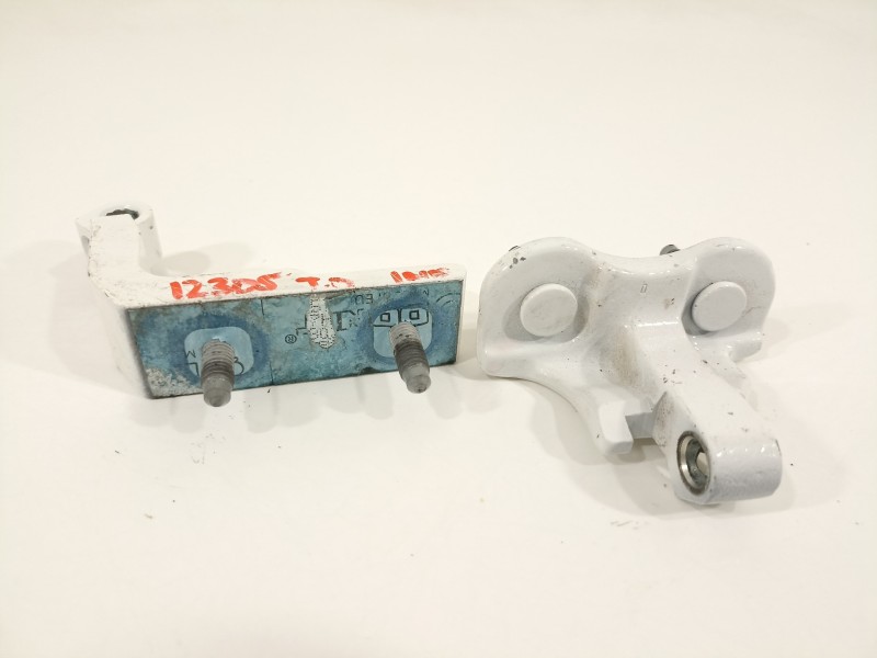 Recambio de bisagra puerta para mercedes-benz clase b (w247) 247 referencia OEM IAM A1777300202 A1777301200 A1777301200