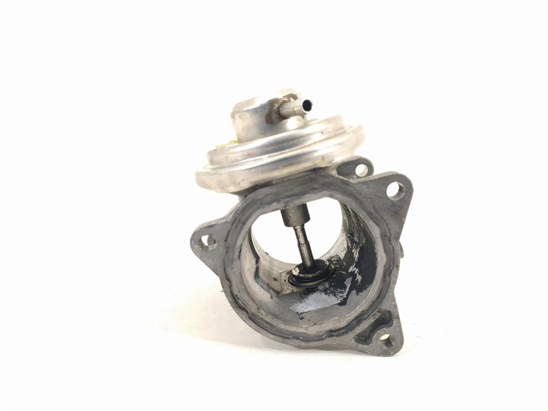 Recambio de valvula egr para volkswagen passat berlina (3c2) highline referencia OEM IAM 038131501S  