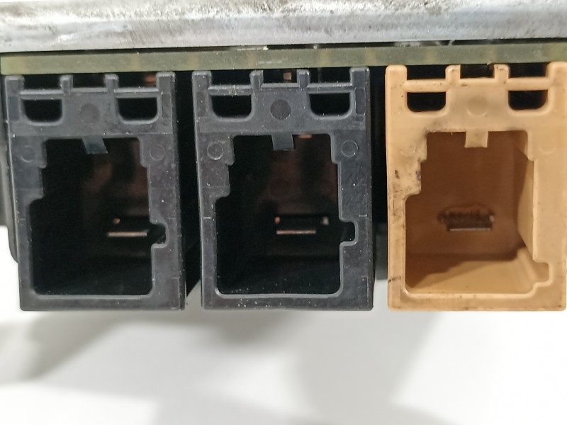 Recambio de caja reles / fusibles para audi a3 (8p) 2.0 tdi ambiente referencia OEM IAM 8P3035225  