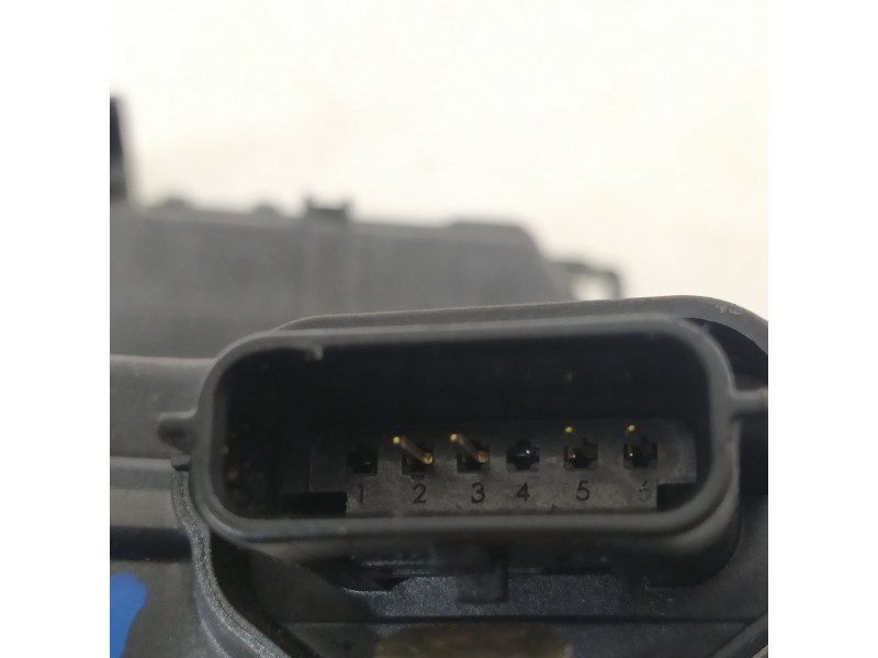 Recambio de cerradura puerta trasera derecha para renault twingo iii intens referencia OEM IAM 825022177R  