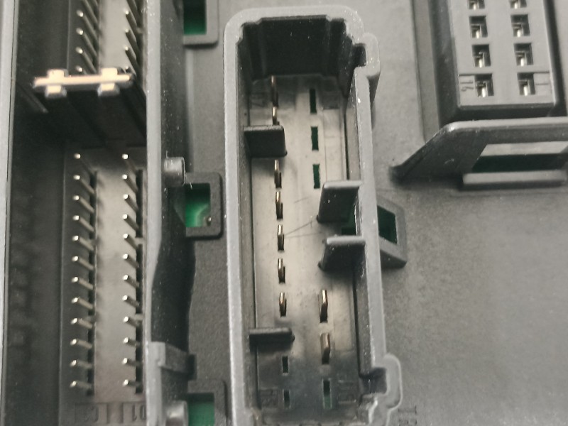 Recambio de caja reles / fusibles para opel vectra c berlina elegance referencia OEM IAM 13170892 519047104 