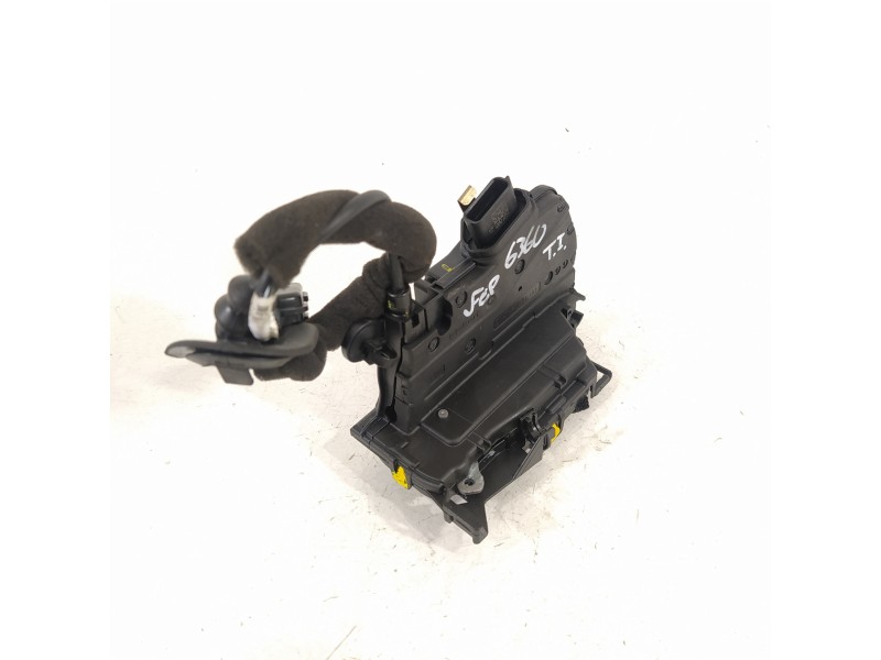 Recambio de cerradura puerta trasera izquierda para renault twingo iii intens referencia OEM IAM 825033289R  