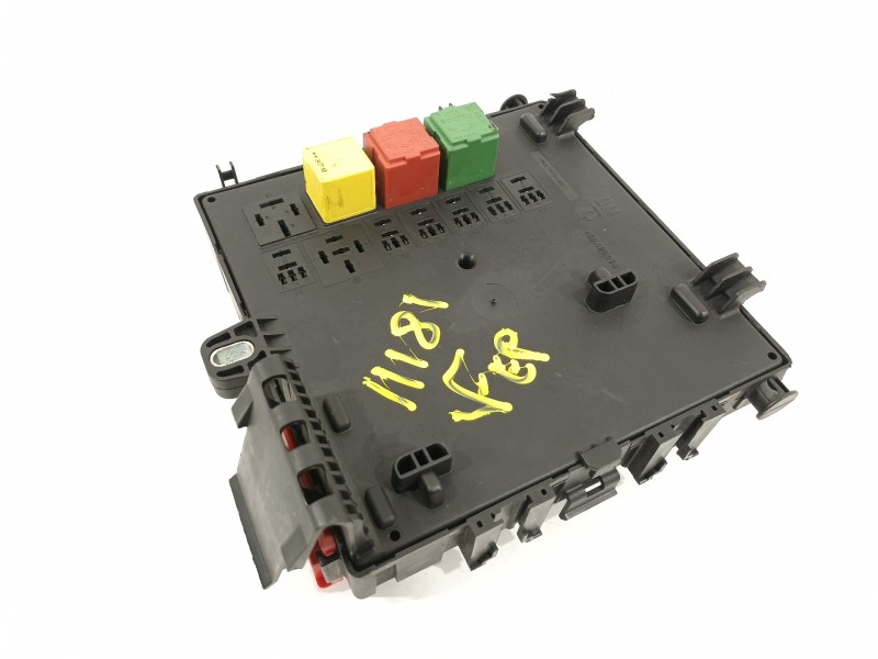Recambio de caja reles / fusibles para opel vectra c berlina elegance referencia OEM IAM 13170892 519047104 