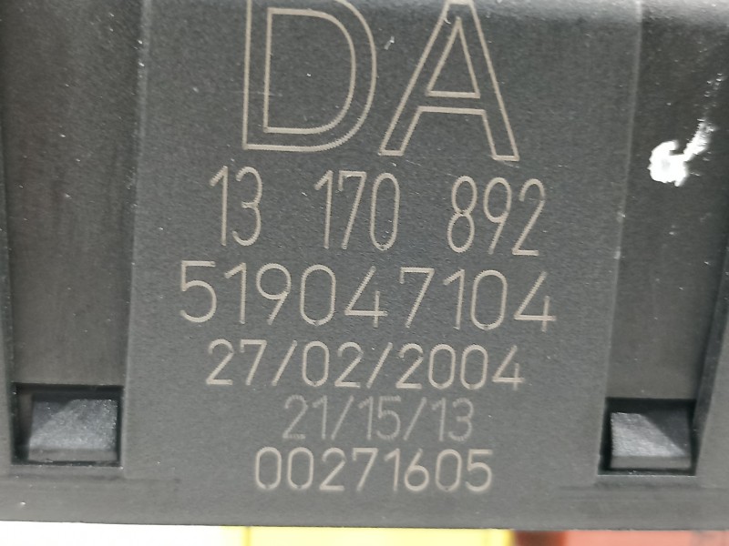 Recambio de caja reles / fusibles para opel vectra c berlina elegance referencia OEM IAM 13170892 519047104 