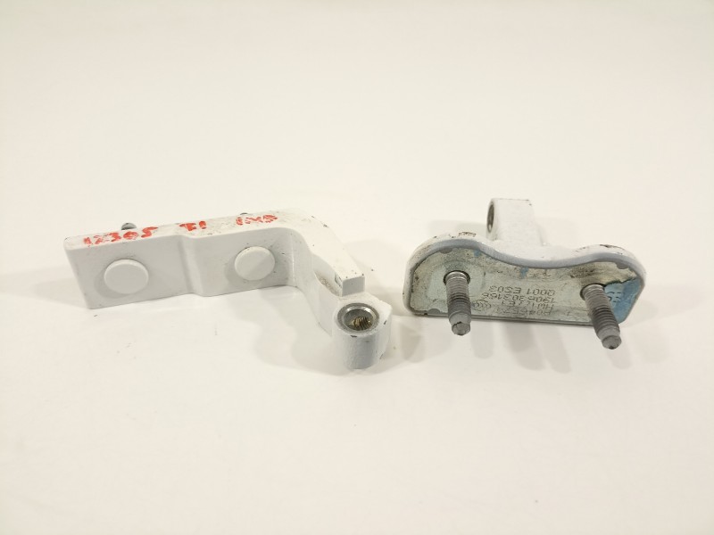 Recambio de bisagra puerta para mercedes-benz clase b (w247) 247 referencia OEM IAM A1777300102 A1777301100 A1777301100