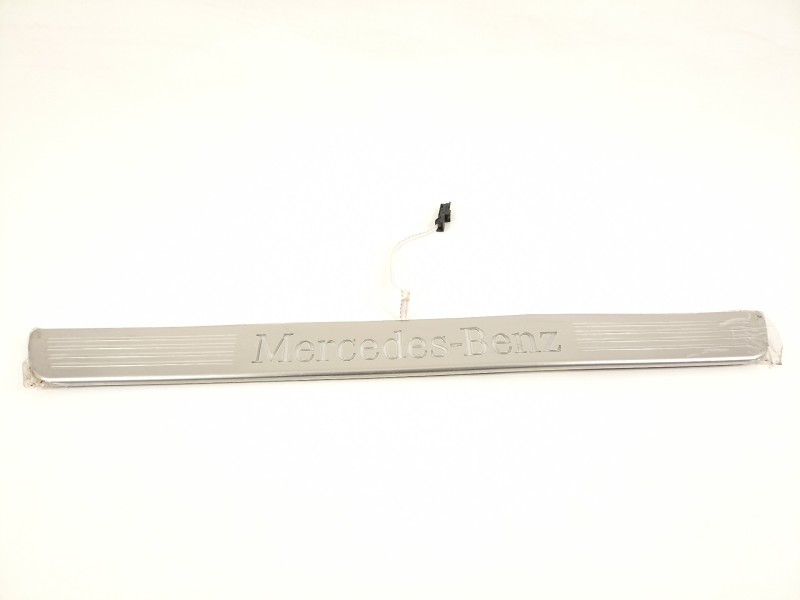 Recambio de moldura para mercedes-benz clase b (w247) 247 referencia OEM IAM A1776809705  