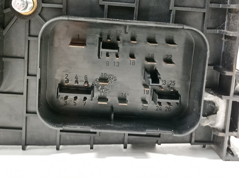 Recambio de caja reles / fusibles para seat altea (5p1) stylance / style referencia OEM IAM 1K0937124K  