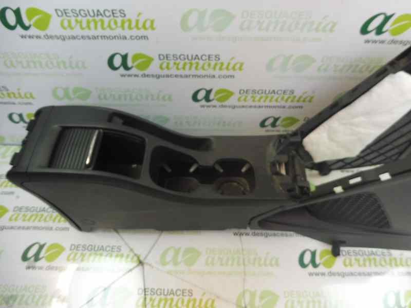 Recambio de apoyabrazos central para chevrolet orlando lt referencia OEM IAM   