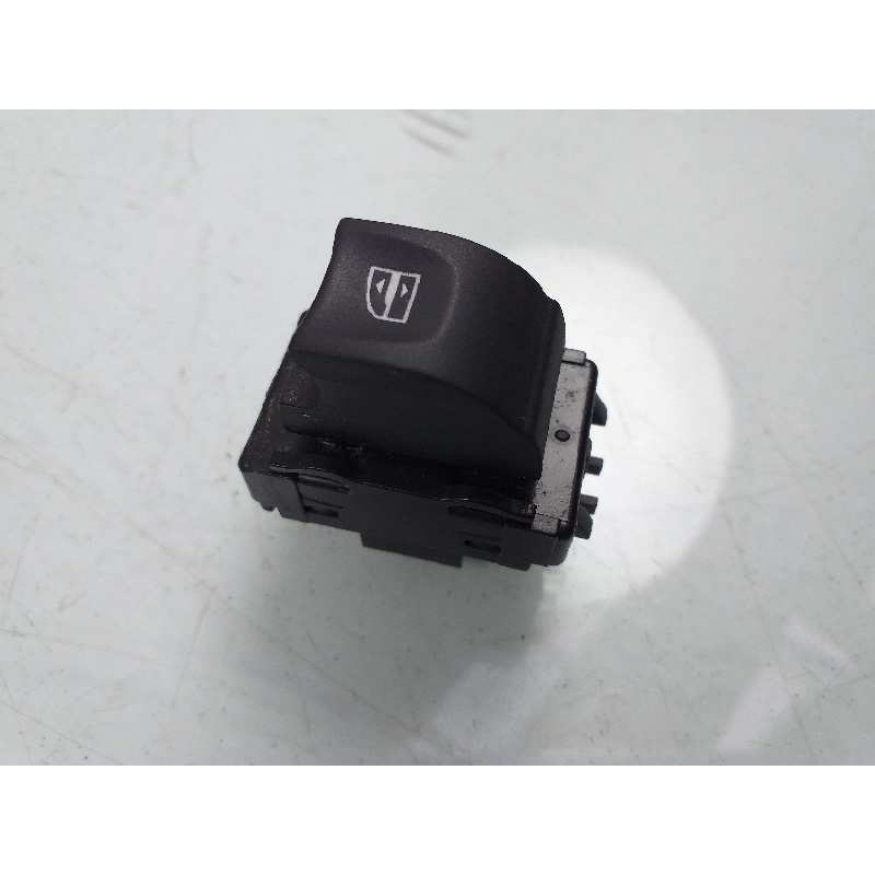 Recambio de mando elevalunas delantero derecho para renault megane iii berlina 5 p business referencia OEM IAM 809600018R  