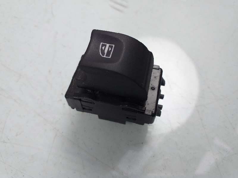 Recambio de mando elevalunas delantero derecho para renault megane iii berlina 5 p business referencia OEM IAM 809600018R  