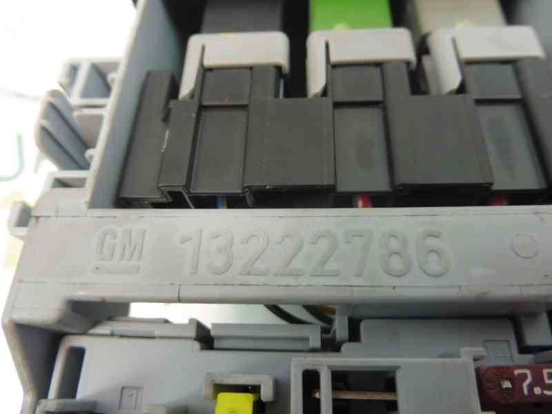Recambio de caja reles / fusibles para chevrolet orlando lt referencia OEM IAM 13222786  
