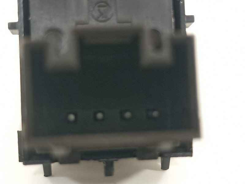 Recambio de mando elevalunas trasero derecho para seat arona fr referencia OEM IAM 5G0959855P  