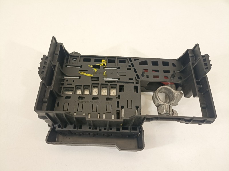 Recambio de caja reles / fusibles para opel insignia berlina cosmo referencia OEM IAM 13285113  