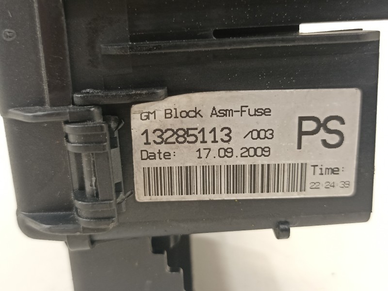 Recambio de caja reles / fusibles para opel insignia berlina cosmo referencia OEM IAM 13285113  