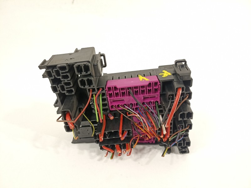 Recambio de caja reles / fusibles para seat arona fr referencia OEM IAM 2Q0937615A  