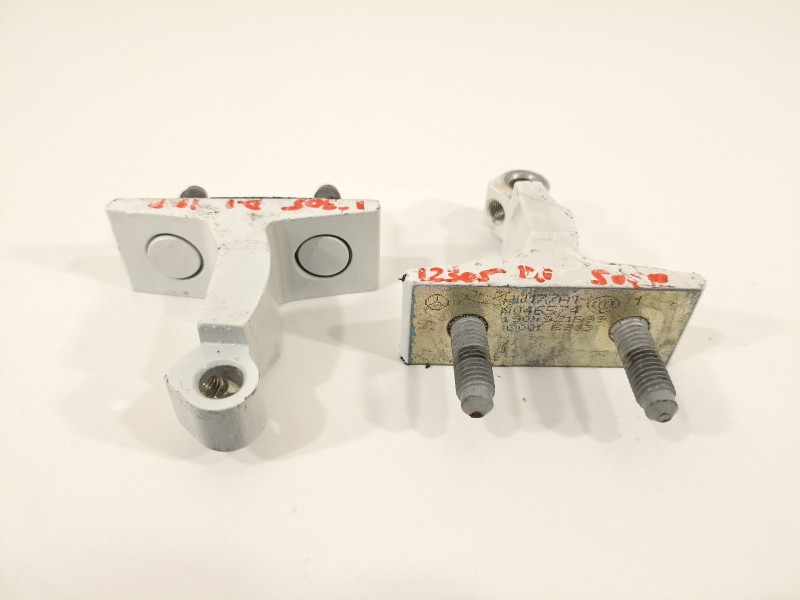 Recambio de bisagra puerta para mercedes-benz clase b (w247) 247 referencia OEM IAM A1777203905  