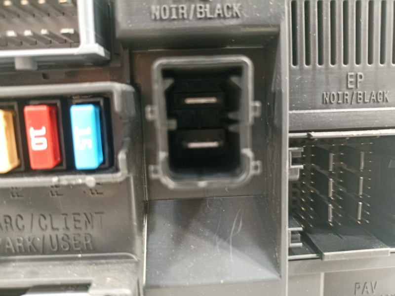 Recambio de caja reles / fusibles para peugeot 2008 (--.2013) active referencia OEM IAM 9665547480  