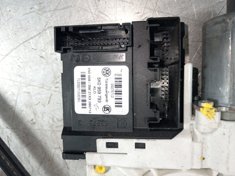 Recambio de elevalunas delantero izquierdo para volkswagen caddy furgón/kombi furgón bluemotion referencia OEM IAM 2K5959701  