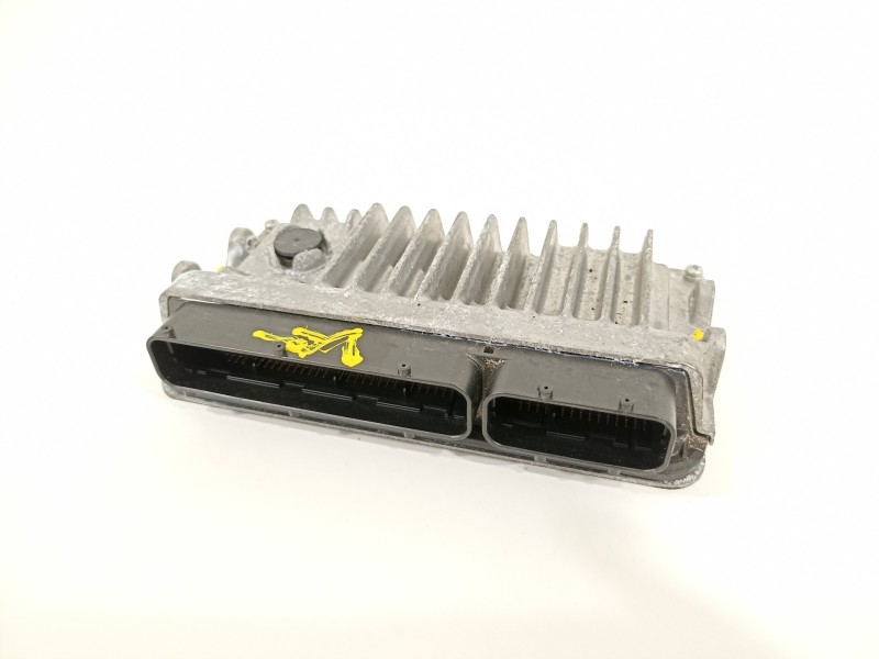 Recambio de centralita motor uce para toyota auris hybrid active referencia OEM IAM 896610ZU60  