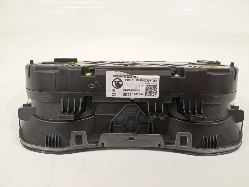 Recambio de cuadro instrumentos para skoda fabia active referencia OEM IAM 6V0920740E  