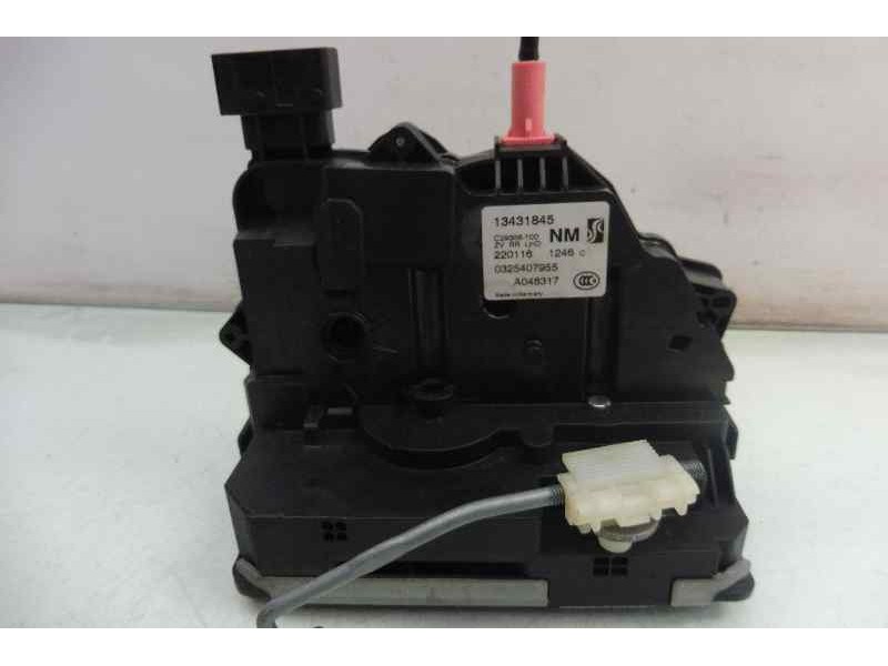 Recambio de cerradura puerta trasera derecha para opel corsa e selective referencia OEM IAM 13431845  