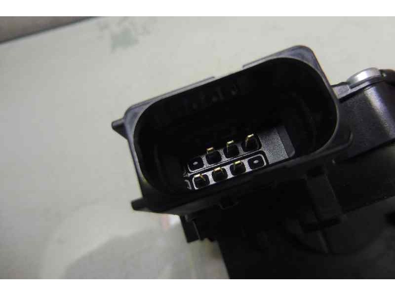 Recambio de cerradura puerta trasera derecha para opel corsa e selective referencia OEM IAM 13431845  