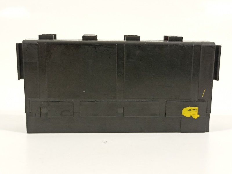 Recambio de caja reles / fusibles para toyota auris hybrid active referencia OEM IAM 8264147020  