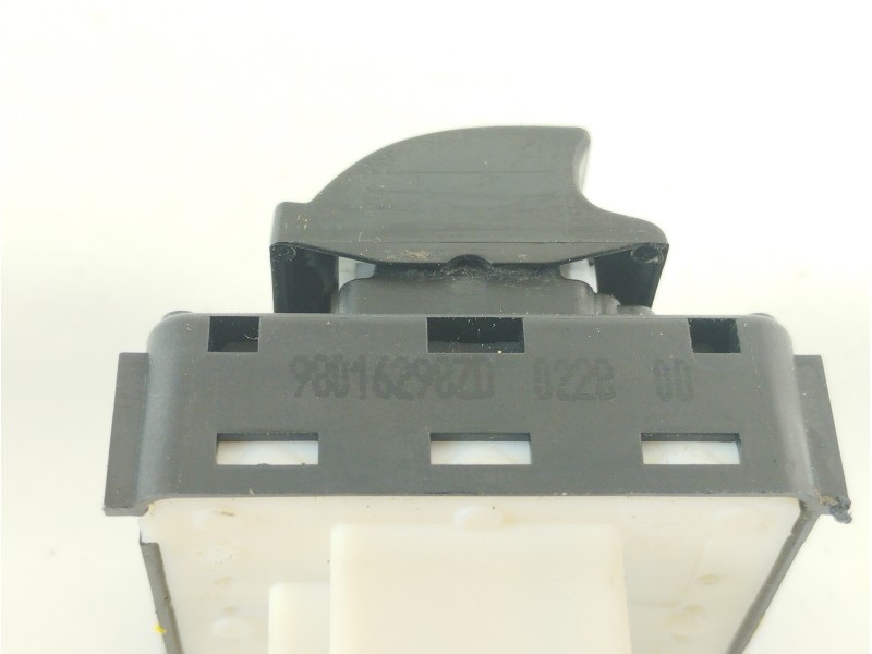 Recambio de mando elevalunas delantero izquierdo para citroën c3 1.6 blue-hdi fap referencia OEM IAM 98016298ZD  