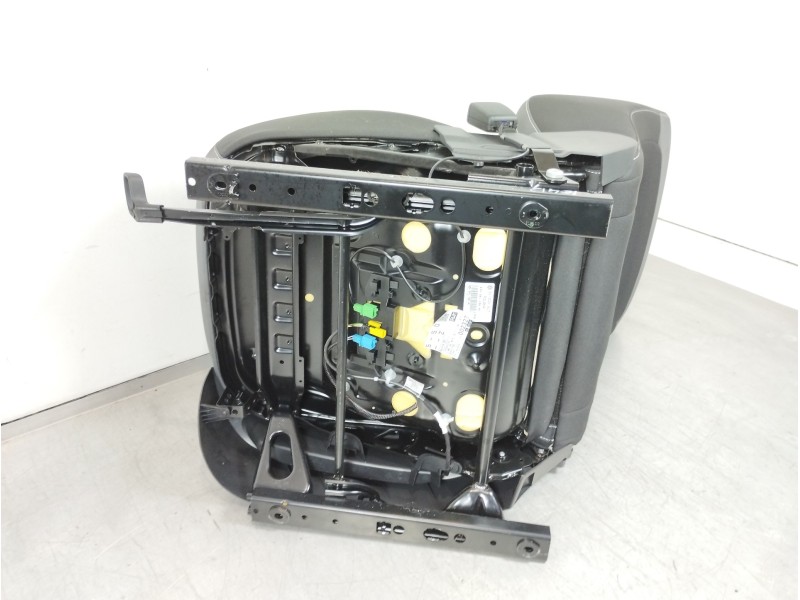 Recambio de asiento delantero derecho para skoda fabia active referencia OEM IAM 6R4881106  