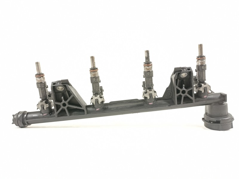Recambio de rampa inyectora para renault megane iii berlina 5 p bose edition referencia OEM IAM 175200037R  