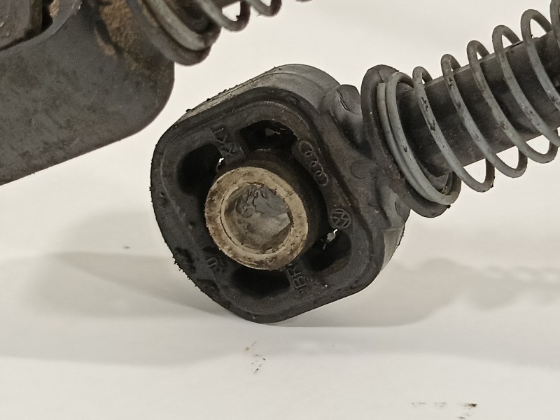 Recambio de palanca cambio para volkswagen touran (1t3) advance bluemotion referencia OEM IAM 1T0711049BD 1K0711061B 