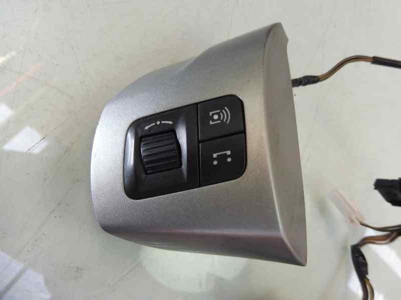 Recambio de mando volante para opel corsa d selective referencia OEM IAM 13222332  