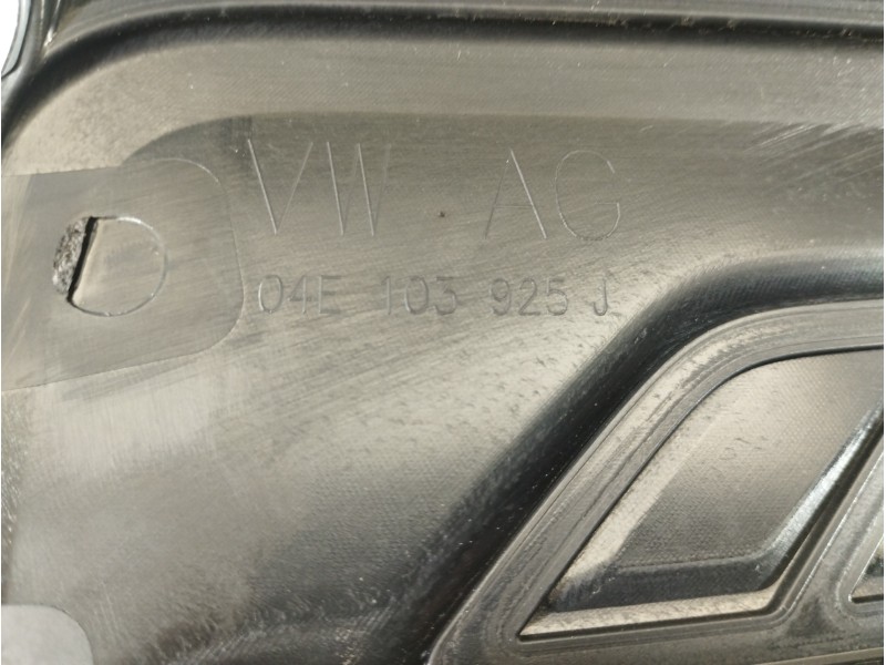 Recambio de tapa motor para audi a1 (8xk) adrenalin referencia OEM IAM 04E103925  