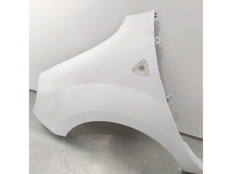 Recambio de aleta delantera izquierda para renault kangoo furgón professional referencia OEM IAM 631010288R  