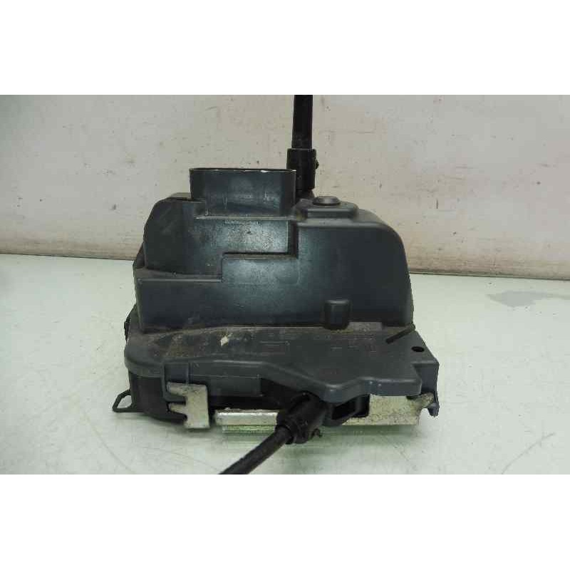 Recambio de cerradura puerta trasera derecha para renault megane ii classic berlina confort dynamique referencia OEM IAM 8200212