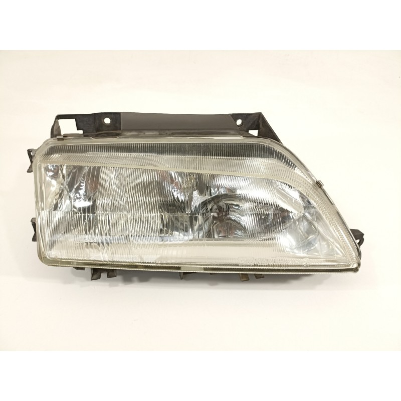 Recambio de faro derecho para citroën xantia berlina 2.0 hdi 90/110 attraction referencia OEM IAM 88205034D  