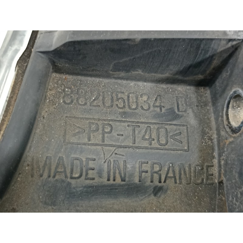 Recambio de faro derecho para citroën xantia berlina 2.0 hdi 90/110 attraction referencia OEM IAM 88205034D  