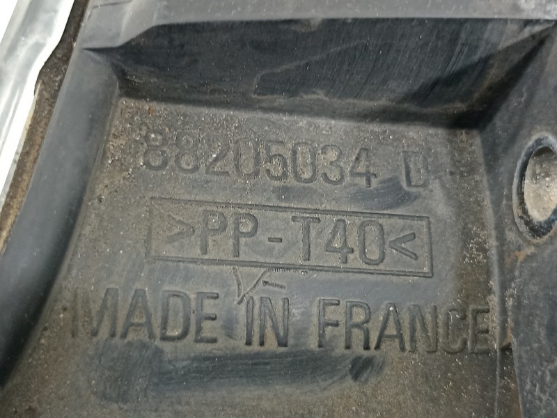 Recambio de faro derecho para citroën xantia berlina 2.0 hdi 90/110 attraction referencia OEM IAM 88205034D  