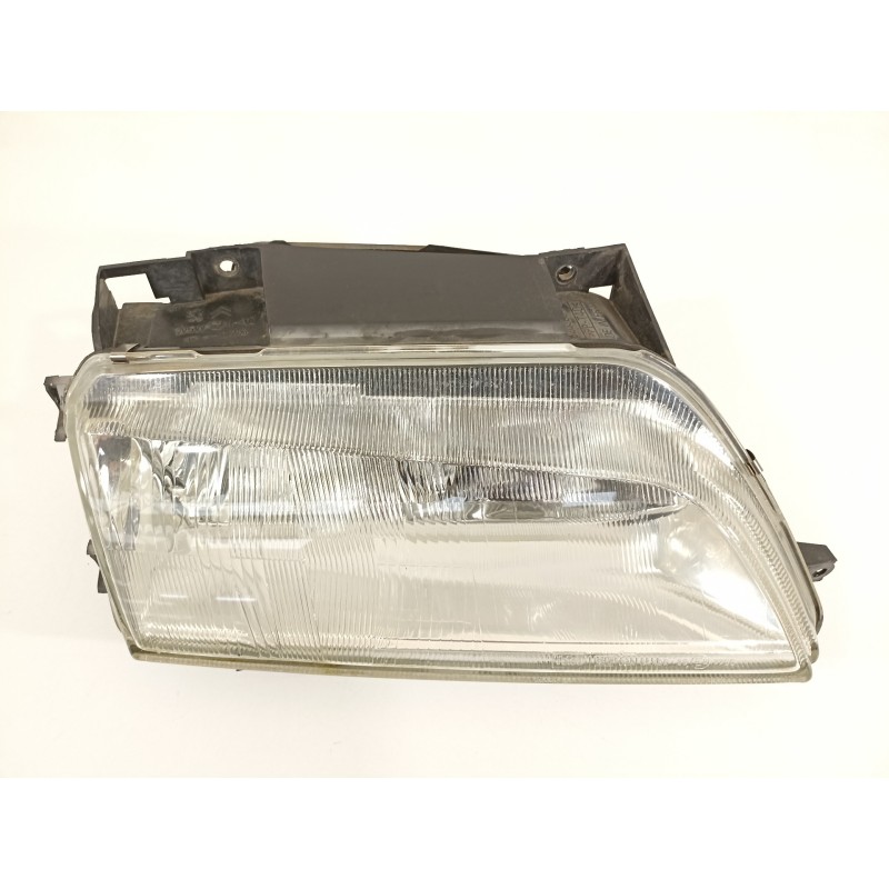 Recambio de faro derecho para citroën xantia berlina 2.0 hdi 90/110 attraction referencia OEM IAM 88205034D  
