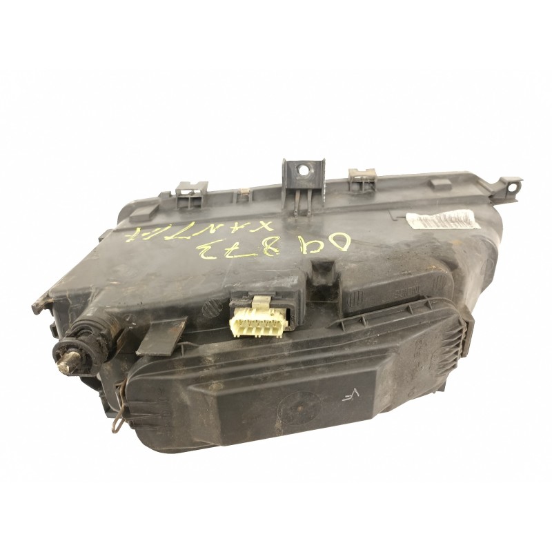 Recambio de faro derecho para citroën xantia berlina 2.0 hdi 90/110 attraction referencia OEM IAM 88205034D  
