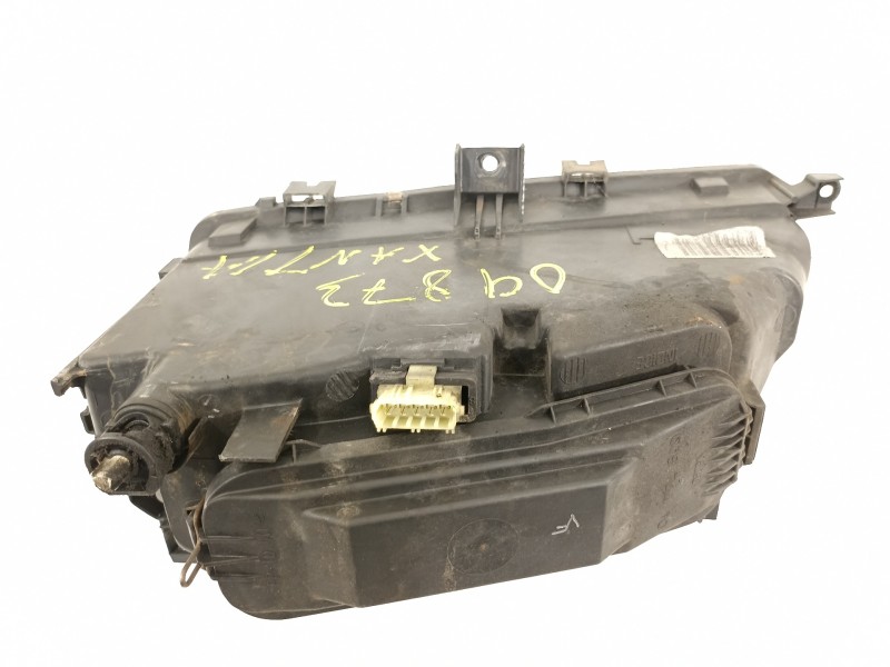Recambio de faro derecho para citroën xantia berlina 2.0 hdi 90/110 attraction referencia OEM IAM 88205034D  