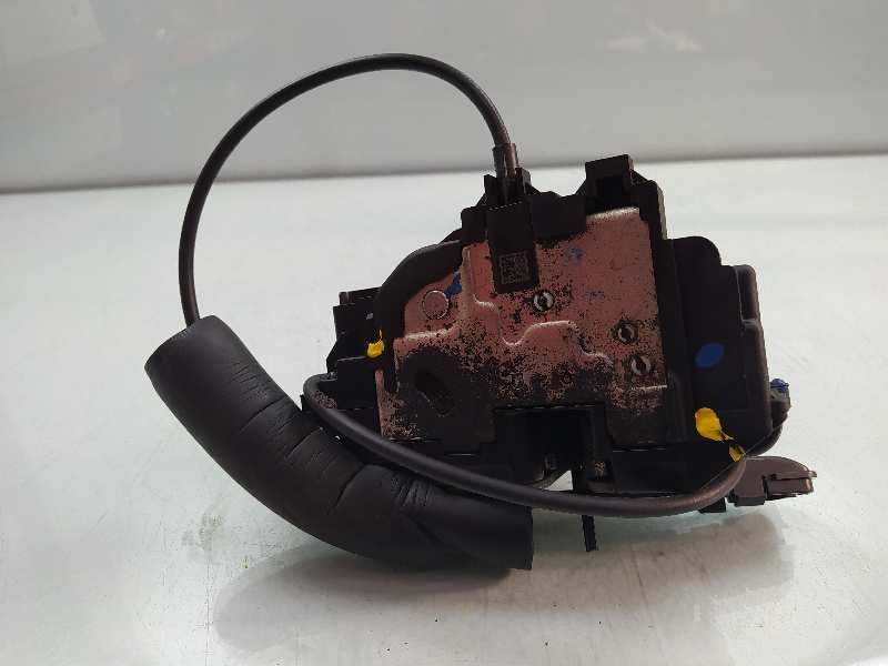 Recambio de cerradura puerta trasera derecha para renault megane iii berlina 5 p dynamique referencia OEM IAM 825020002R  