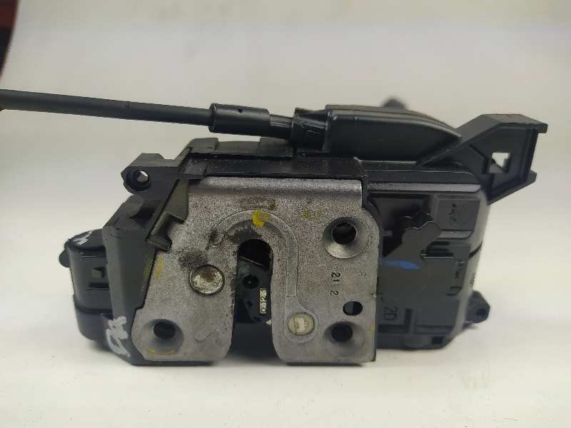 Recambio de cerradura puerta trasera derecha para renault scenic iii dynamique referencia OEM IAM 825020033R  